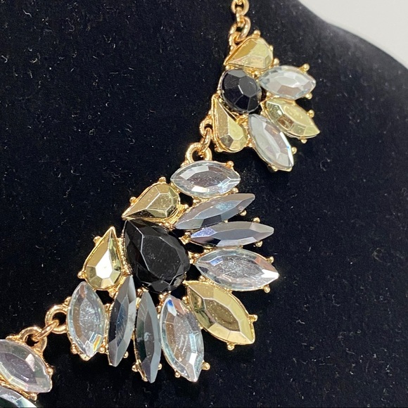 Floral design necklace - costume jewelry New - Picture 4 of 9